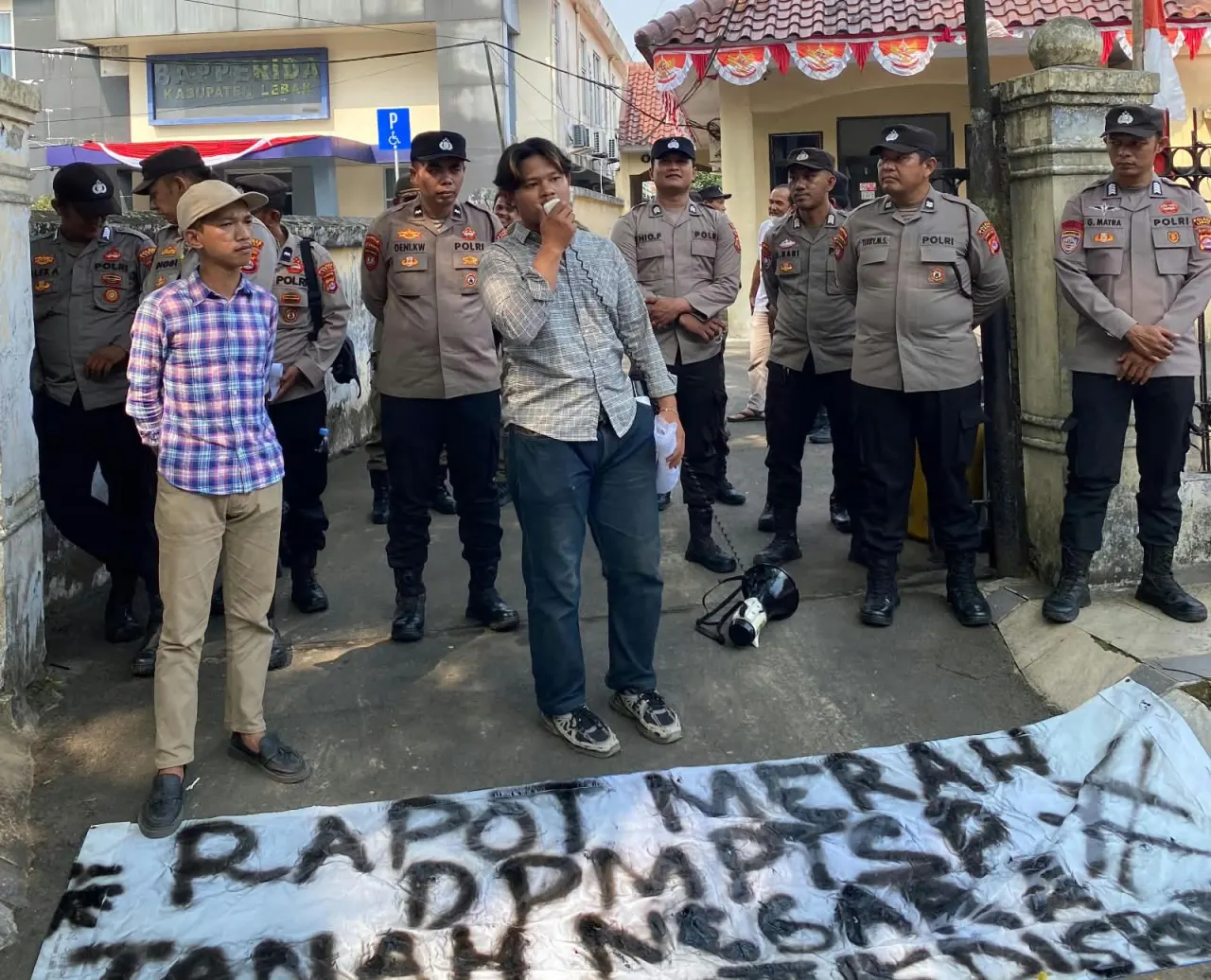 Barisan Mahasiswa Advokasi Perubahan (BMAP) menyoroti dugaan masuknya sebagian aset Pemerintah Provinsi Banten ke dalam site plan pembangunan perumahan PT Royal Sakti Mandiri.