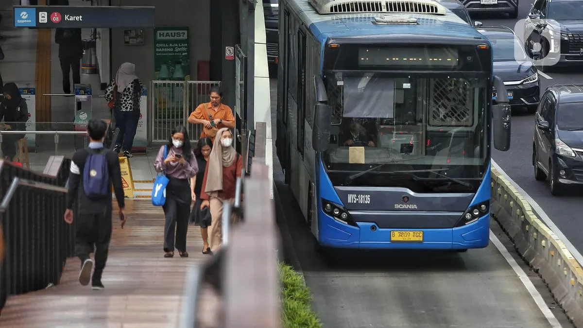13 Rute Transjakarta Setop Operasi Imbas Demo