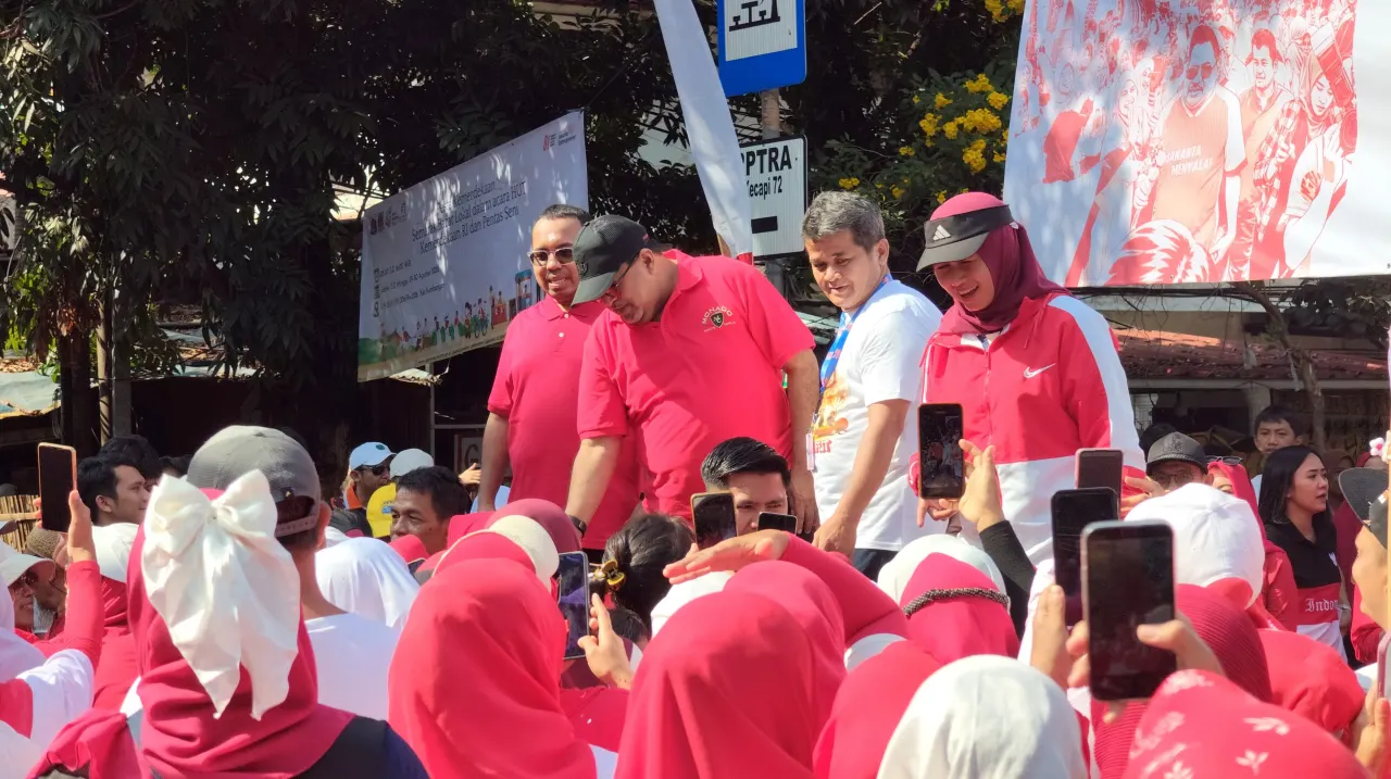 Wakil Gubernur DKI Jakarta Rano Karno dan Wakil Ketua DPRD DKI Jakarta Ima Mahdiah hadir menyapa warga dalam Jakarta Sehat Meruya Fest 2026 di Meruya Utara, Jakarta Barat, Sabtu (29/8/2026).