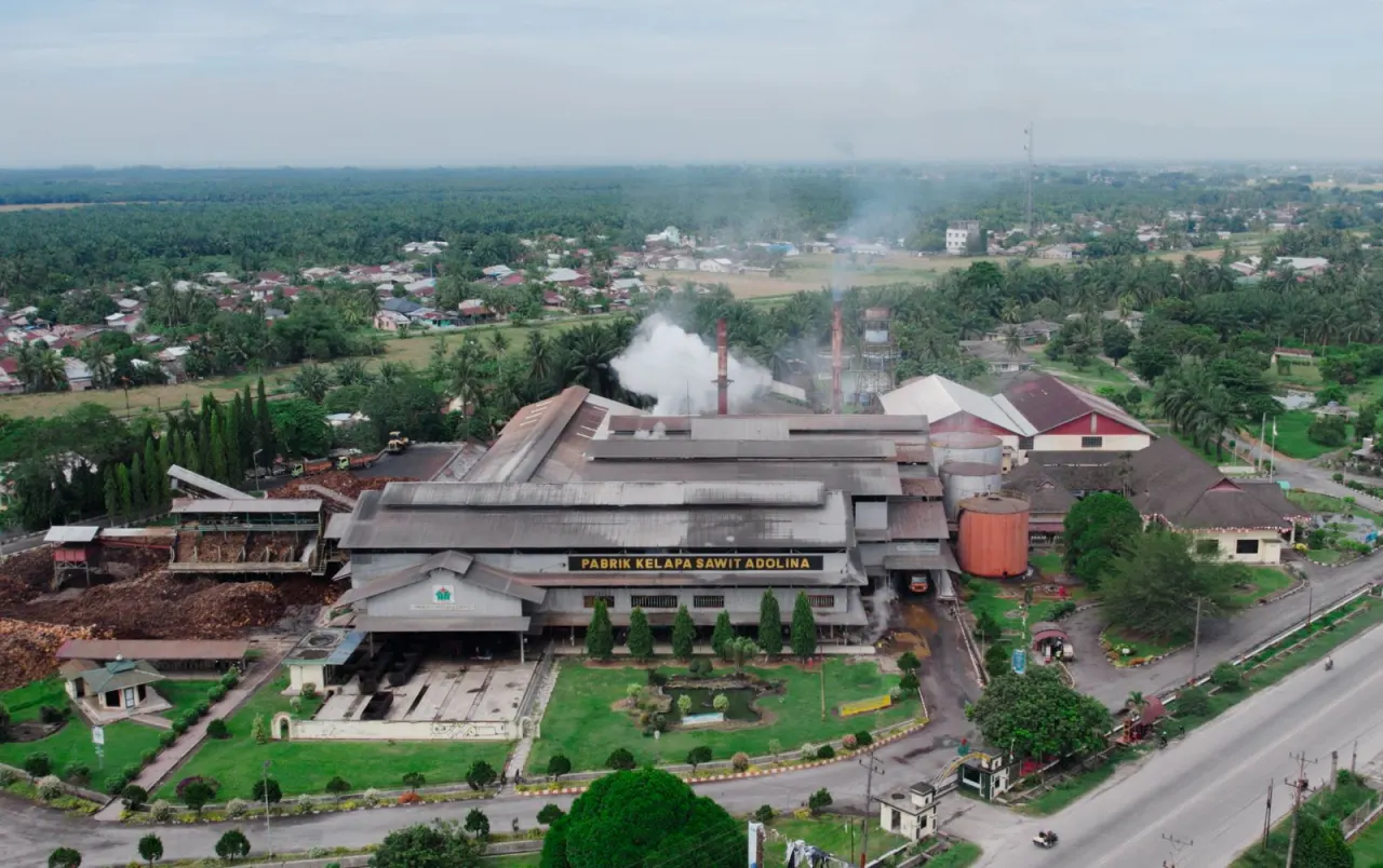 PTPN IV PalmCo bersama reNIKOLA dan Pertagas Niaga mengembangkan pemanfaatan limbah cair pabrik kelapa sawit menjadi compressed biomethane gas (CBG) untuk mendukung transisi energi dan ekonomi sirkular Indonesia.