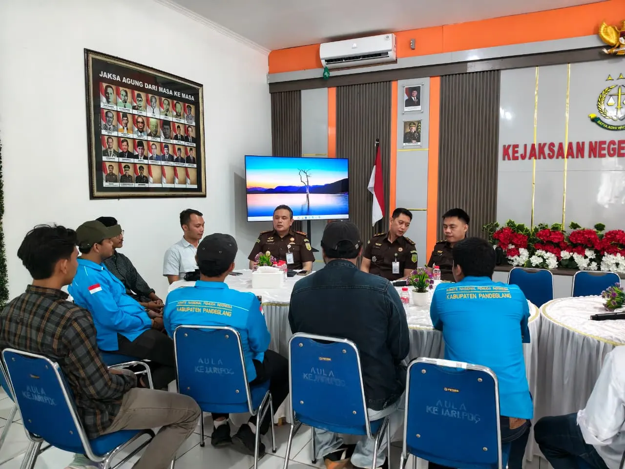 Kejaksaan Negeri Pandeglang menerima audiensi KEMAS, DPD KNPI Pandeglang dan masyarakat Desa Kertaraharja terkait pengaduan dugaan permasalahan pengelolaan PBB-P2.